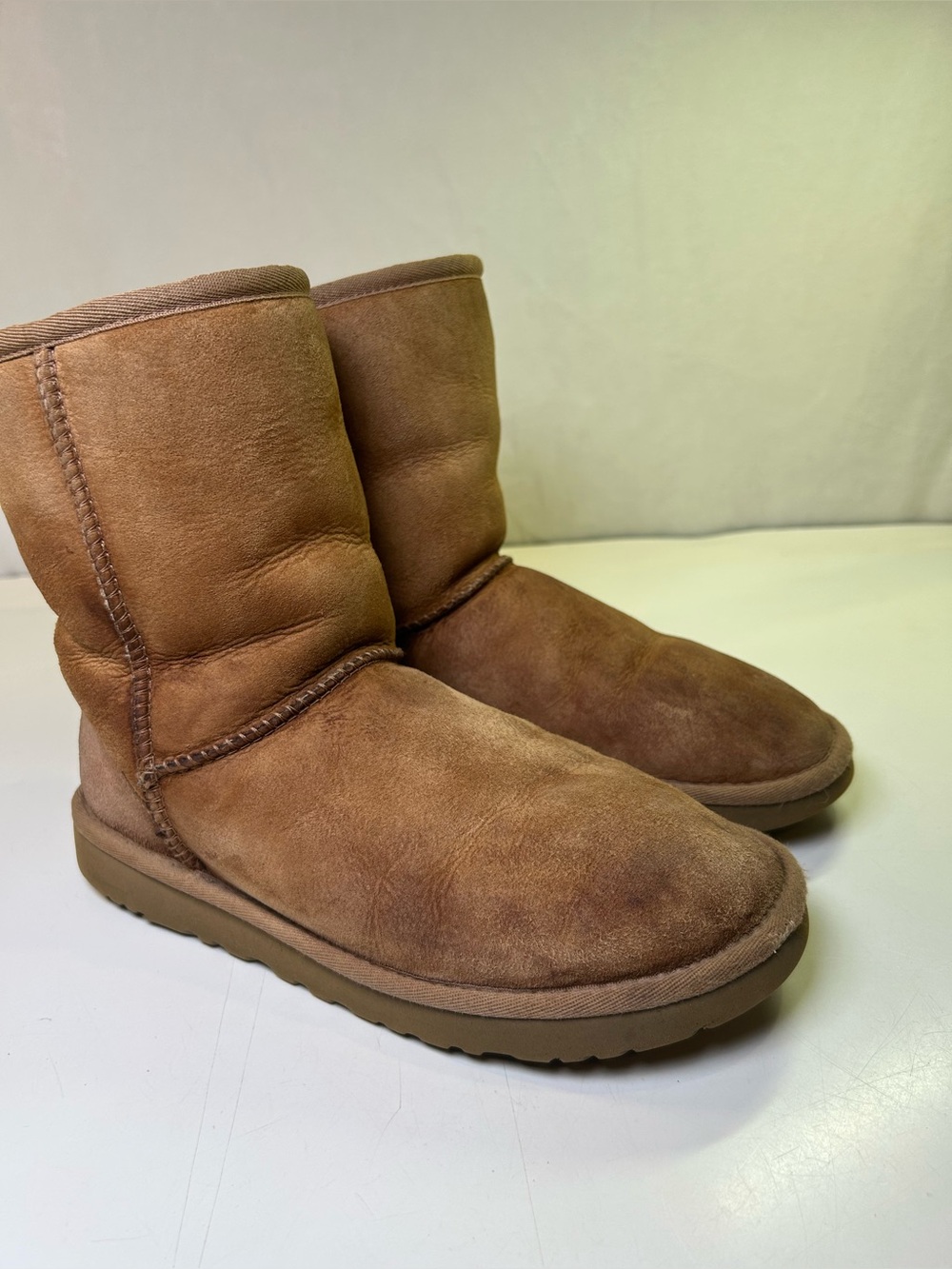 UGG Classic Short II Boots - Chestnut Brown Suede Shearling - Women's Size 7
